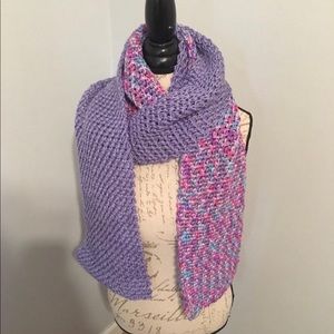Parti-colored moss stitch crochet scarf